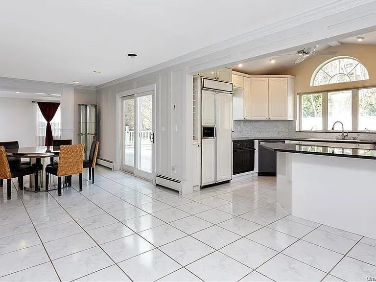 2185 Sultana Dr — Photo 12