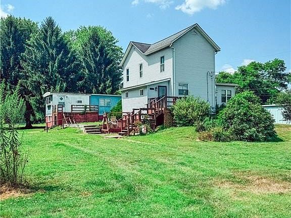 4th image of 122 3rd St