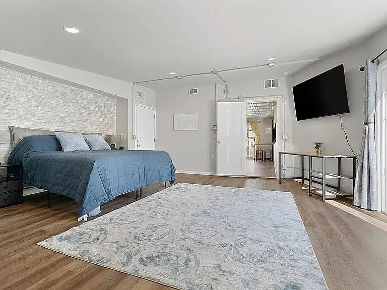 621 Cook St — Photo 31