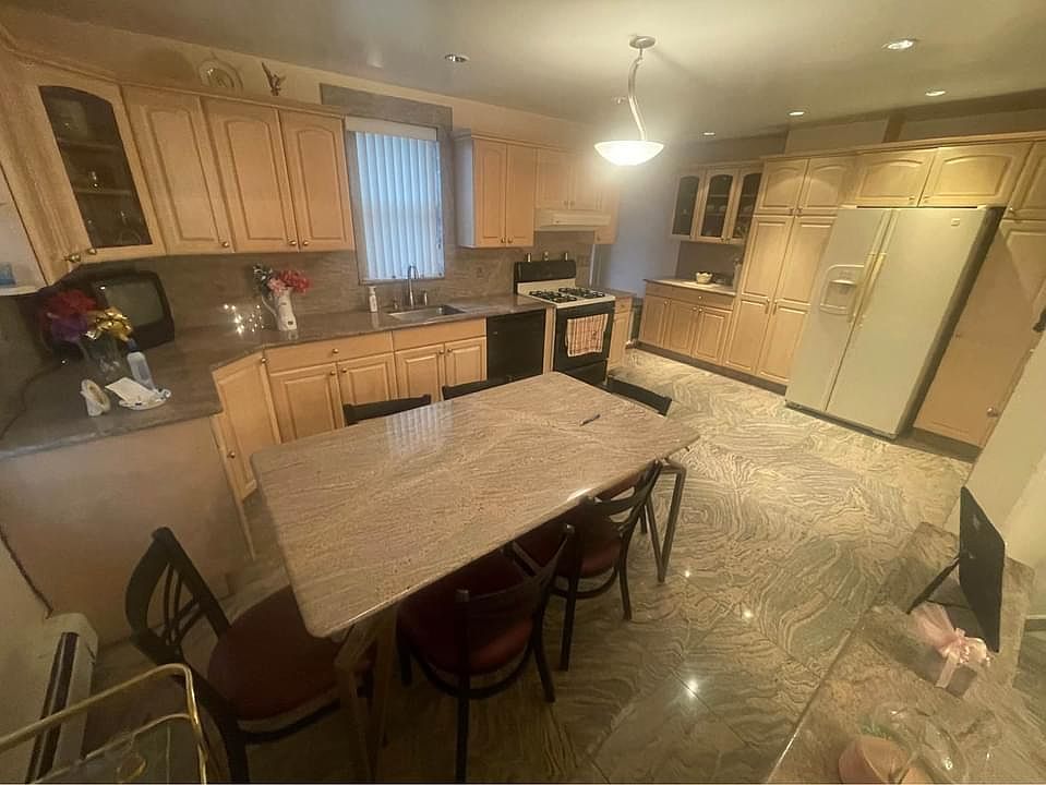 2nd image of 6627 Pleasantview St Floor 1