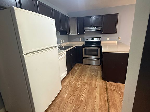 5th image of 160 Syracuse Ct APT 2