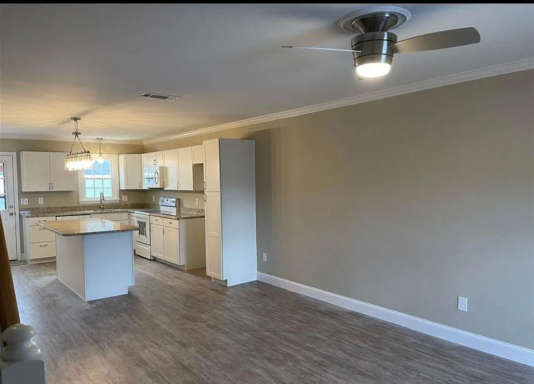 2 bed, 1.5 bath, 1088 sqft, $1,450 — Photo 3