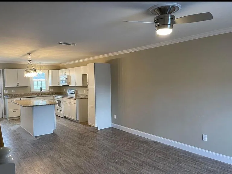 2220 Oakwood Ln — Photo 3