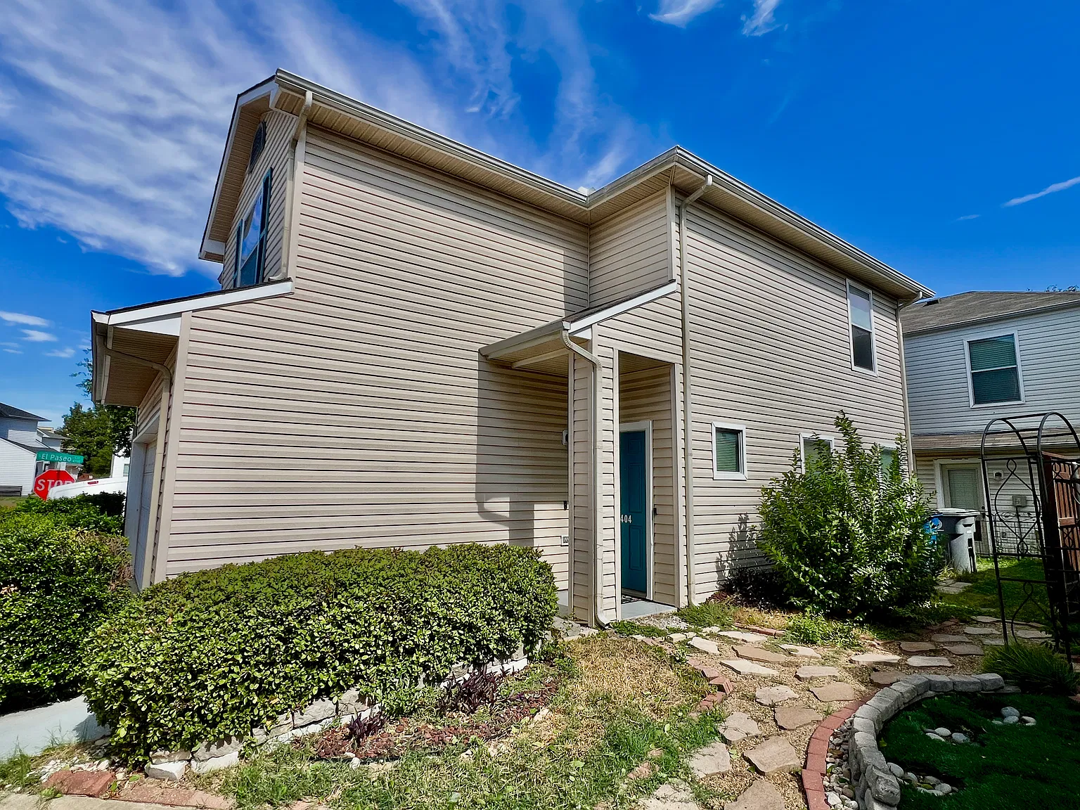 3 bed, 1393 sqft, $2,200 — Photo 3