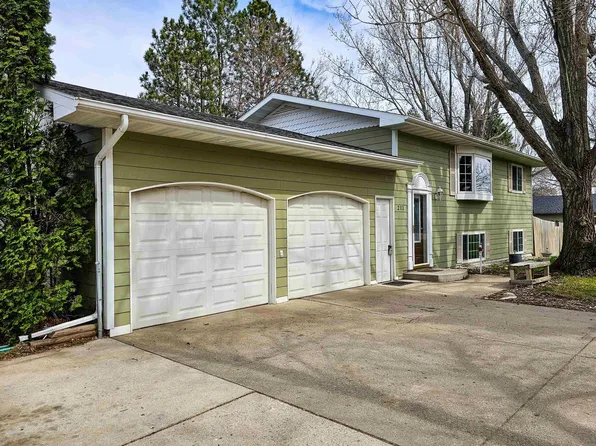 211 Davis St N, Burlington, ND 58722