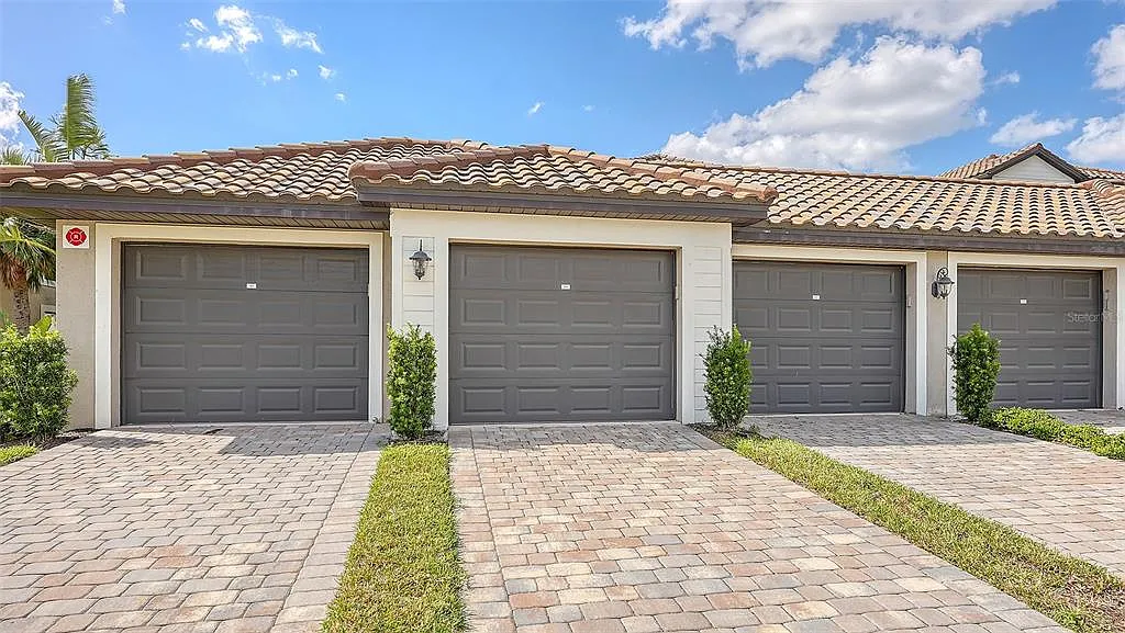 2 bed, 2.0 bath, 1462 sqft, $4,500 — Photo 2
