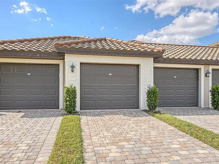 5710 Palmer Cir #201 — Photo 2