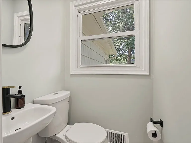 8004 Tennessee Ave — Photo 10