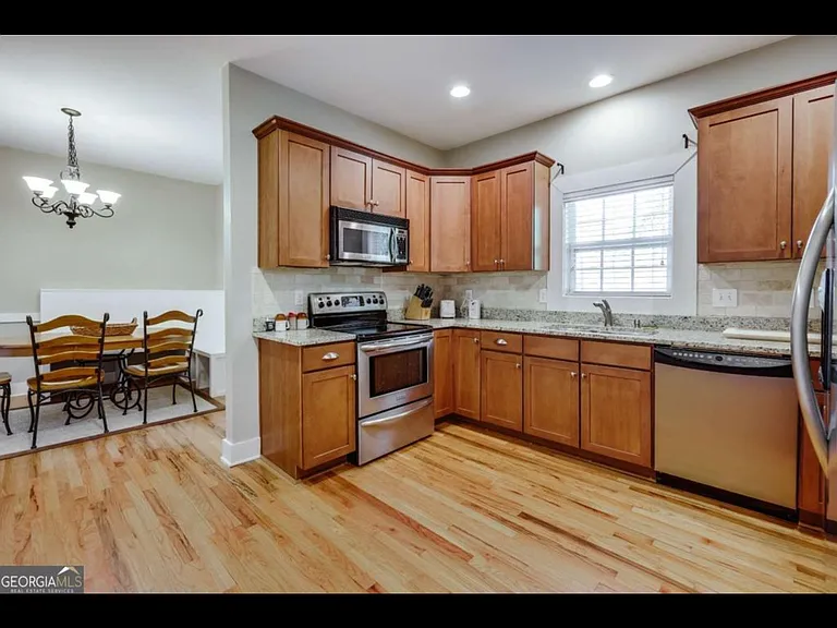 90 Hart Ave — Photo 13
