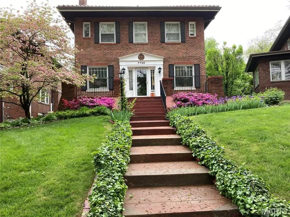 7720 Country Club Ct, Saint Louis, MO 63105