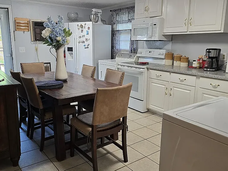 934 Clairmont Ave — Photo 15