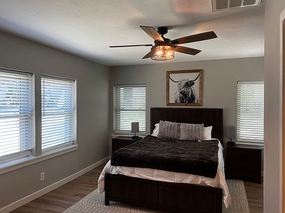 2nd image of 408 N Oak Cliff Blvd