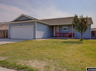 621 Eagle Cir, Evansville, WY 82636