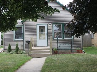 2909 Dwight St, Racine, WI 53403