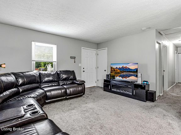 5th image of 10512 Hillpark Dr