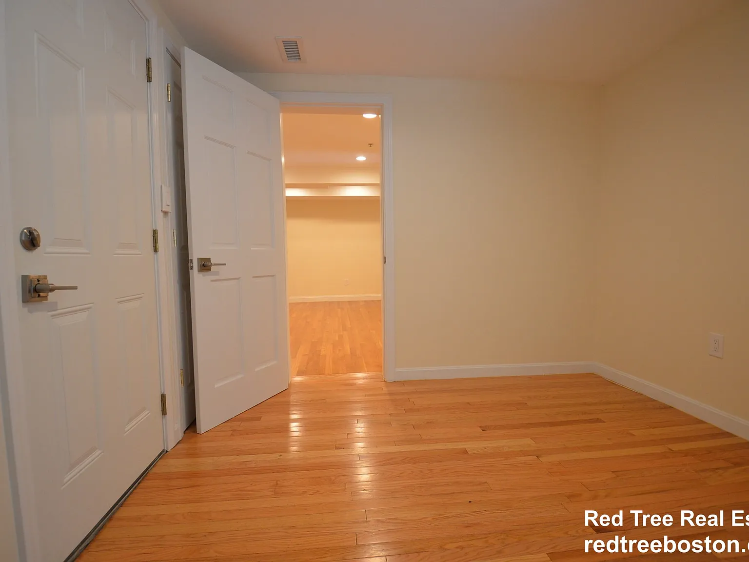 3 bed, $4,200 — Photo 3