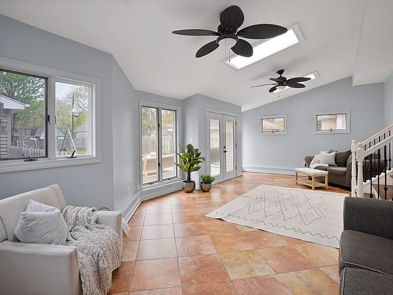 8814 Northcote Ave — Photo 7