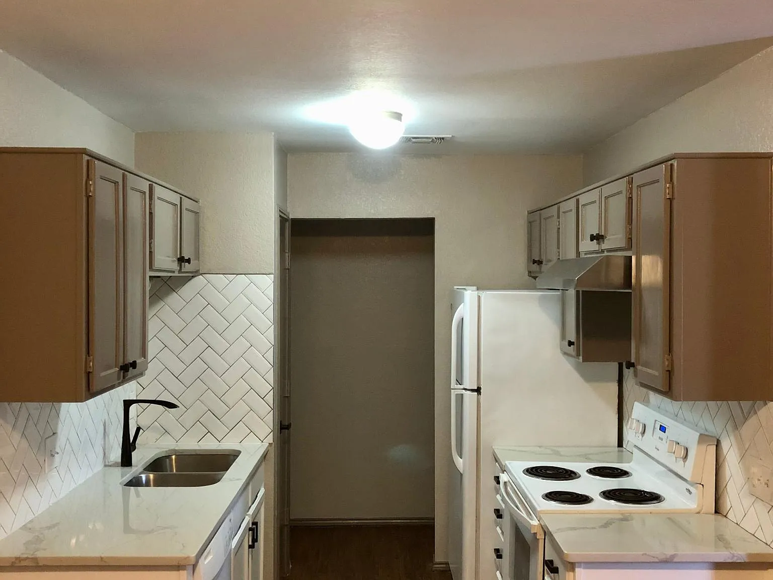 3 bed, 940 sqft, $1,500 — Photo 1