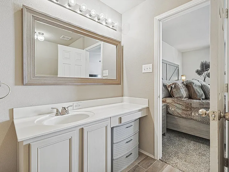 4064 Kyndra Cir — Photo 16