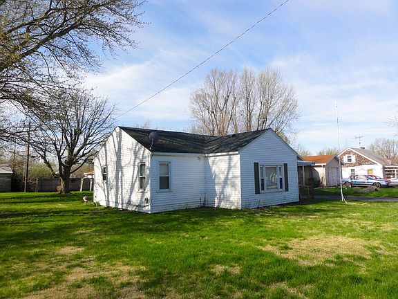 4th image of 2323 E Depauw Ave