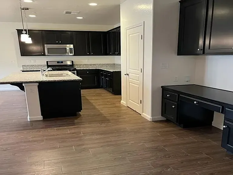 2468 Bay Hill Ave — Photo 8