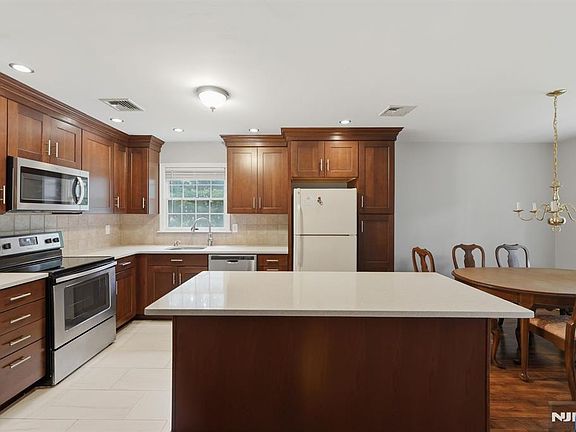 4th image of 117 S Maple Ave #1172