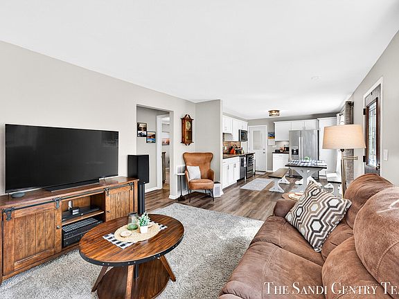 5th image of 840 Wilson Ave
