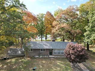 142 Lakecrest Ln, Hillsboro, IL 62049
