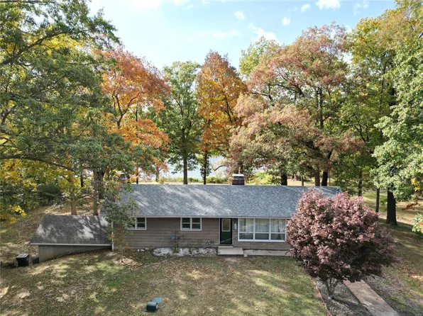 142 Lakecrest Ln, Hillsboro, IL 62049