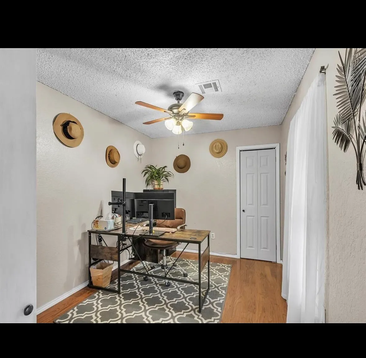 4 bed, 1319 sqft, $1,700 — Photo 4