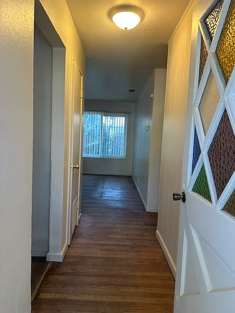 3 bed, 1400 sqft, $2,300 — Photo 2
