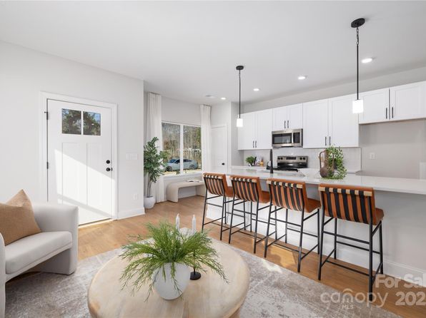 charlotte-north-carolina-452269501 picture