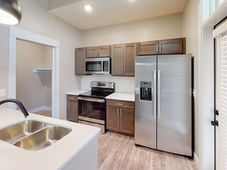2111 State St — Photo 14