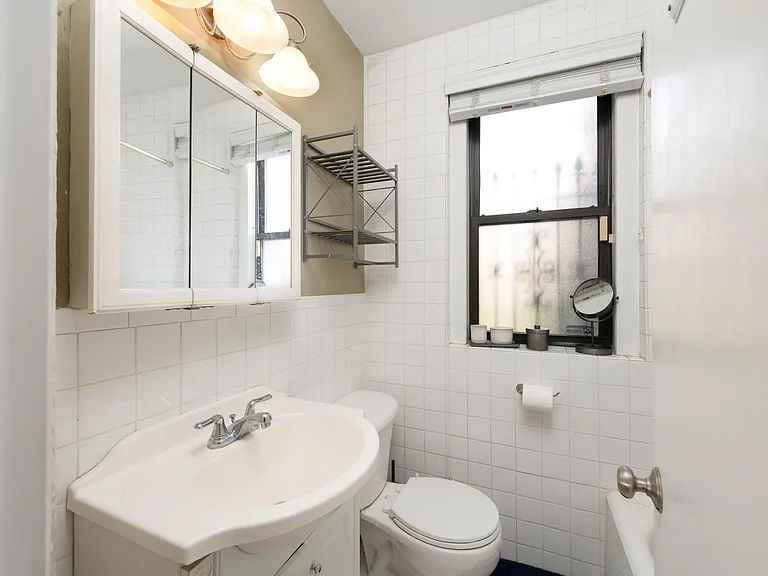 64 Queensberry St #101 — Photo 5