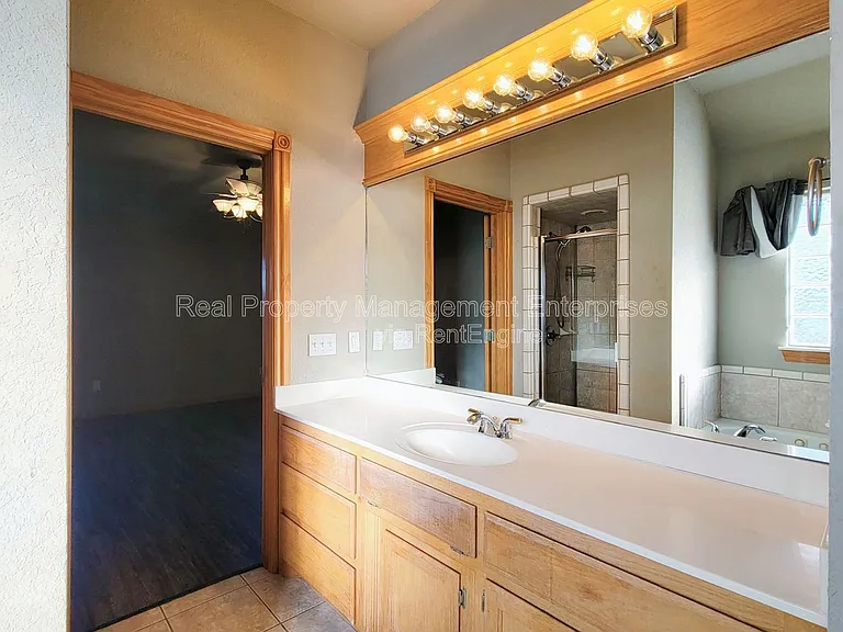 4701 Castle Bay Cv — Photo 8