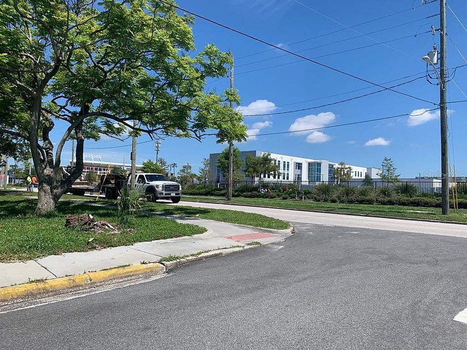 2nd image of 506 Grove Ave