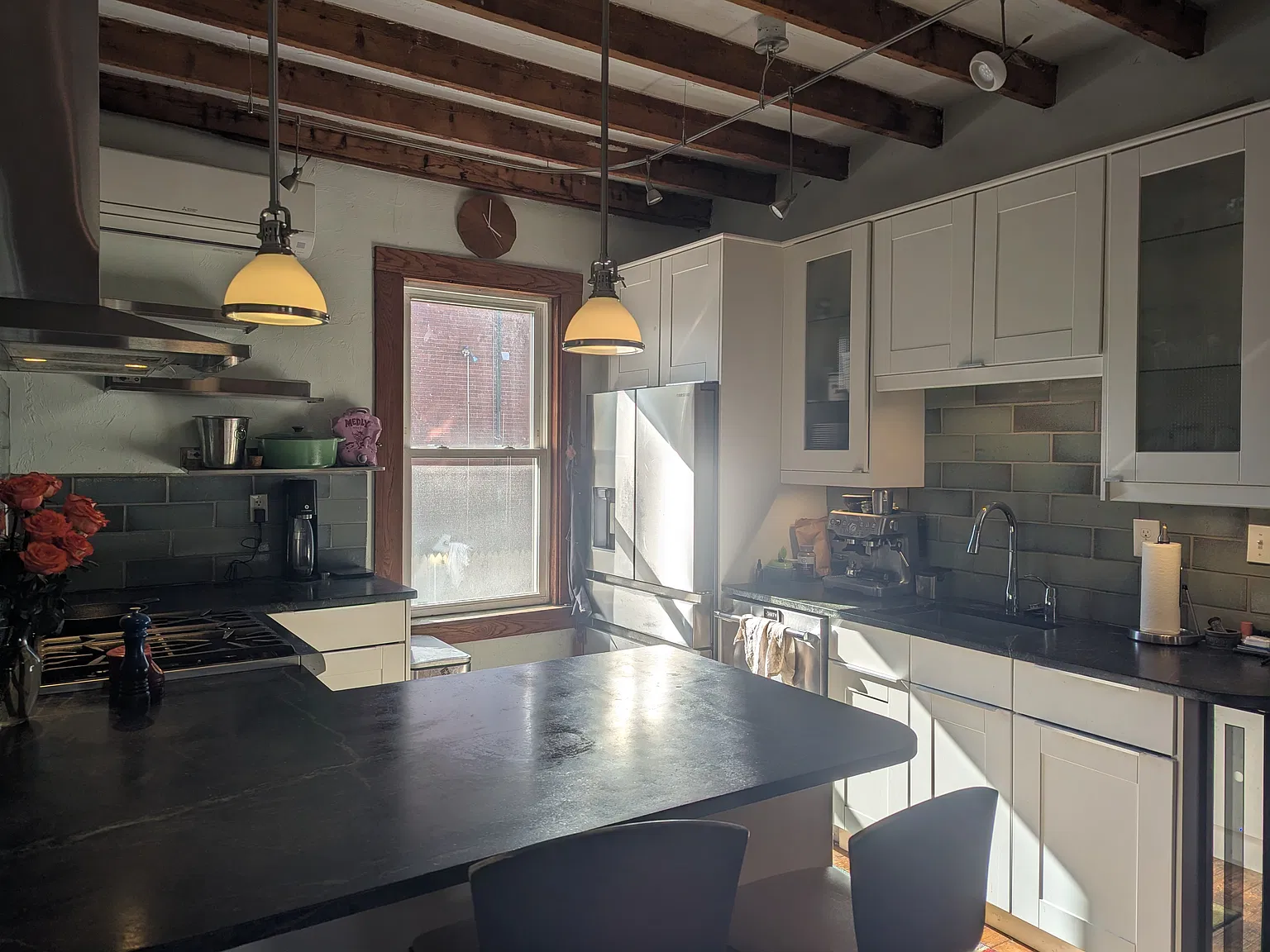2 bed, 1017 sqft, $3,700 — Photo 4