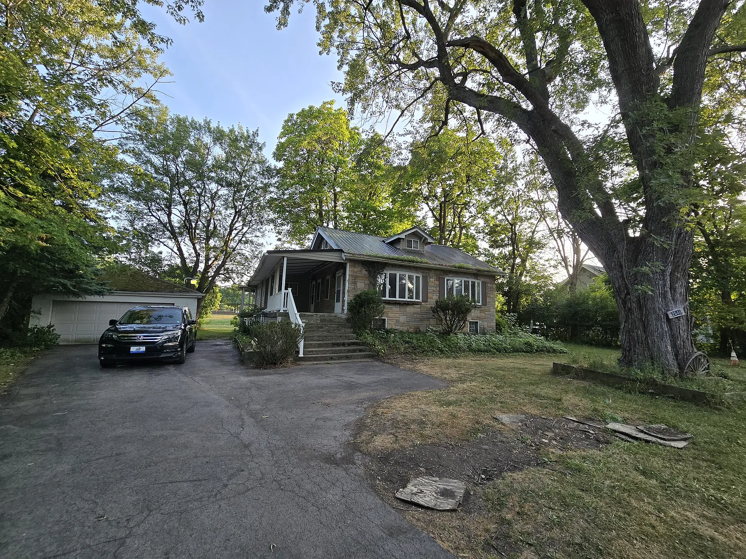2546 N Forest Rd — Photo 3
