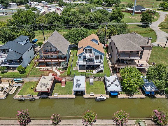 2nd image of 205 Waterview Drive