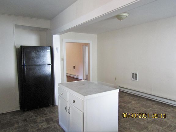 Dining area beside kitchen