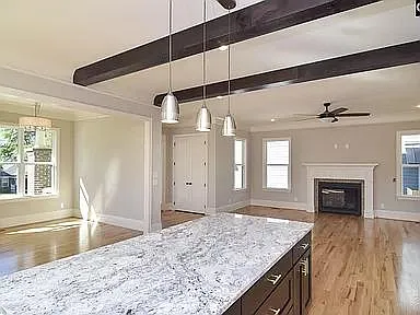 4 bed, 2600 sqft, $6,000 — Photo 2