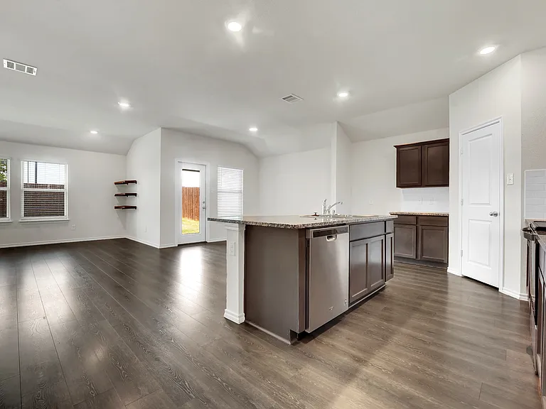 2118 Brisbon St — Photo 12