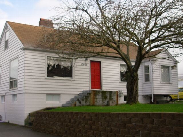 Wonderfully renovated 50's farmhouse