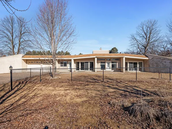 31518 Central Dr NE, Cambridge, MN 55008