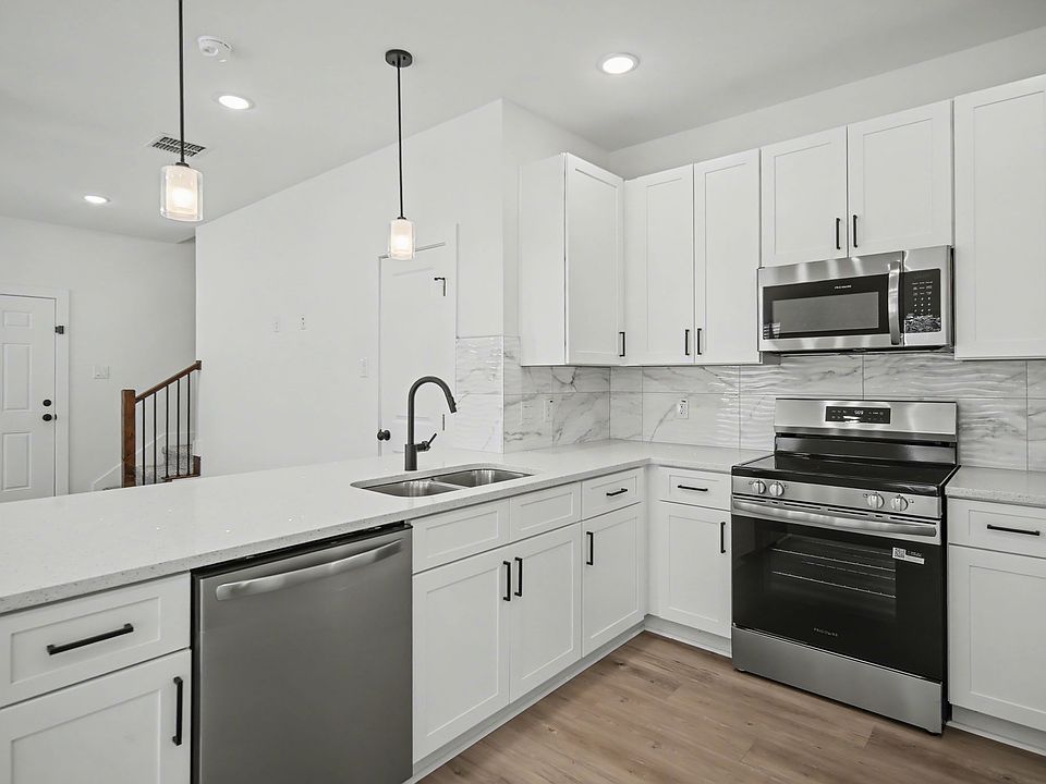 1st image of 3165 Karen St