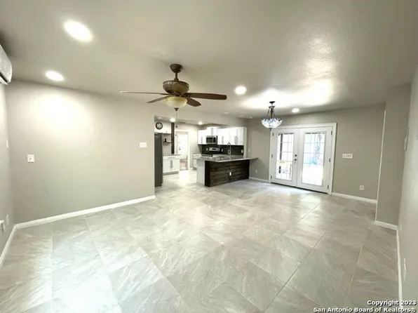 110 Chesswood Dr, San Antonio, TX 78228
