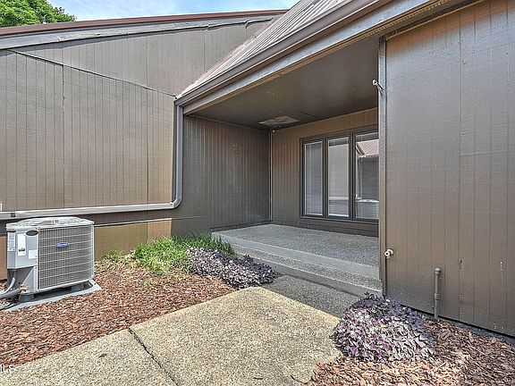 4th image of 544 Fleetwood Dr #B