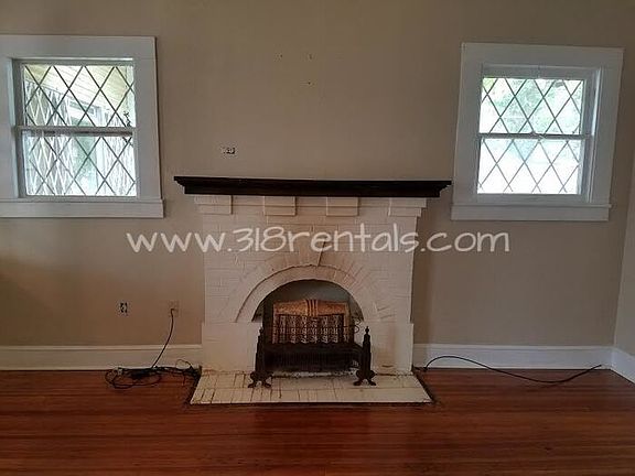 4th image of 228 Robinson Pl