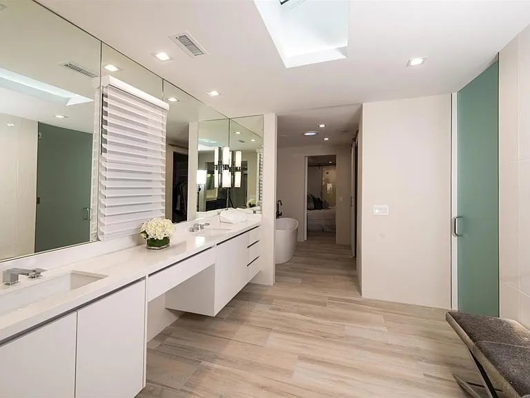 5680 Dolphin Pl — Photo 18