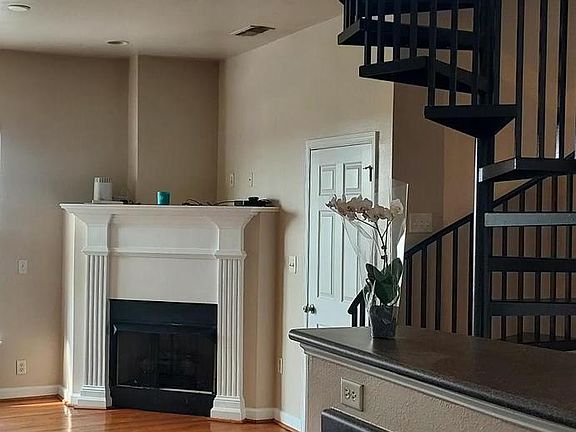 3rd image of 501 Hungerford Dr APT 307